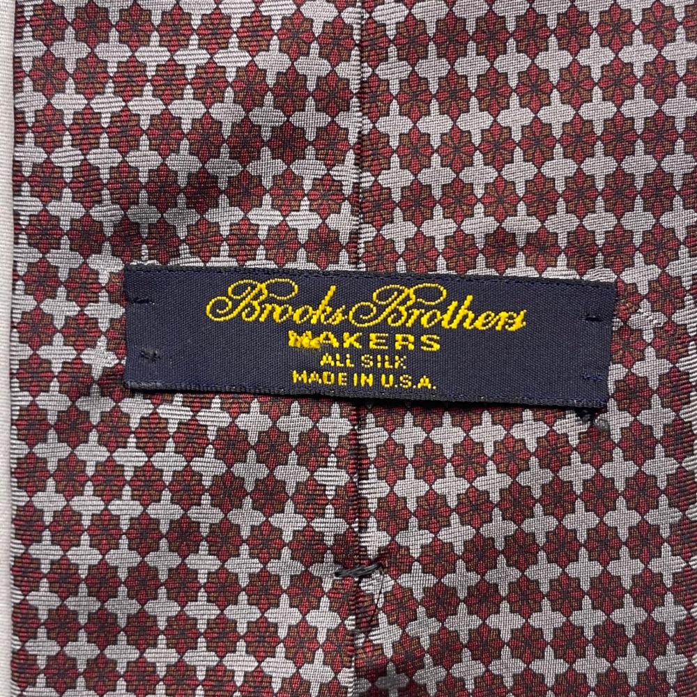 Brooks Brothers Makers Silk Tie Burgundy Red Gray Geometric Cross‎ Pattern USA